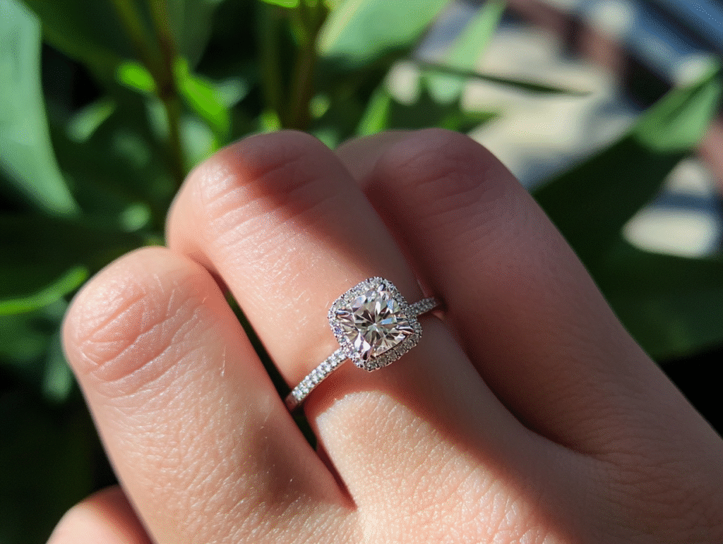 แหวนหมั้นเพชรทรงหมอน